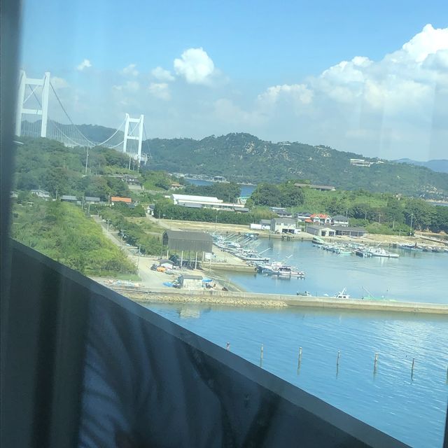 快速マリンライナーと瀬戸大橋