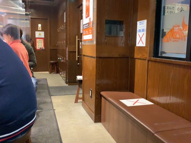 札幌　札幌名物ジンギスカン　先ずは、だるまへ❗️