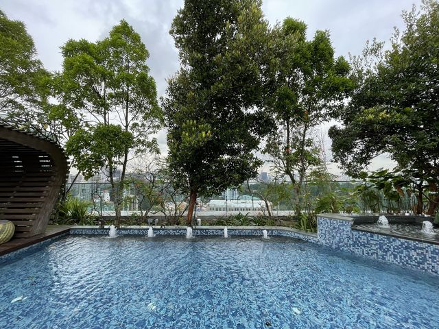 Rooftop infinity pool at Hotel JEN Orchard SG
