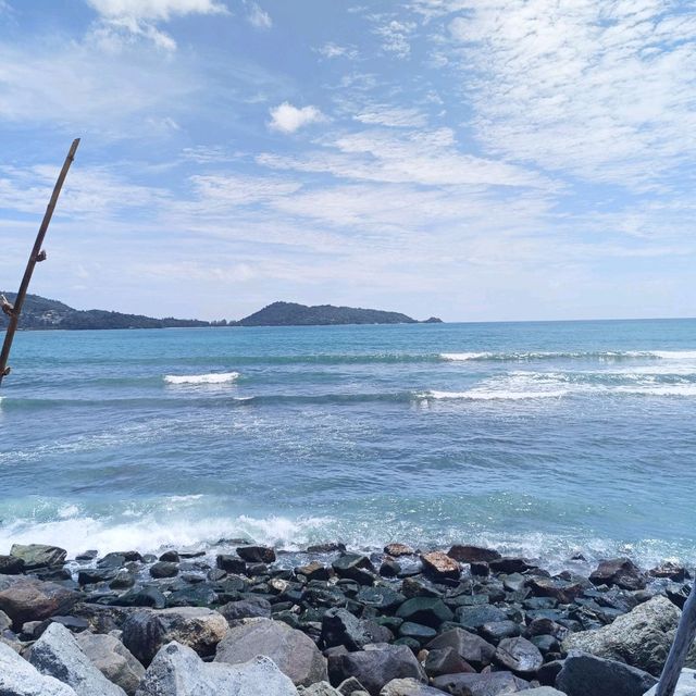 หาดกะหลิม โขดหินสวย
