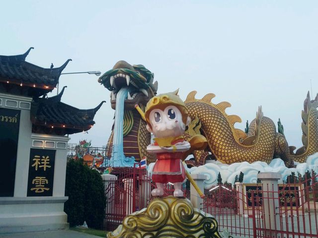 มังกรยักษ์ ศาลเจ้าพ่อหลักเมืองสุพรรณบุรี