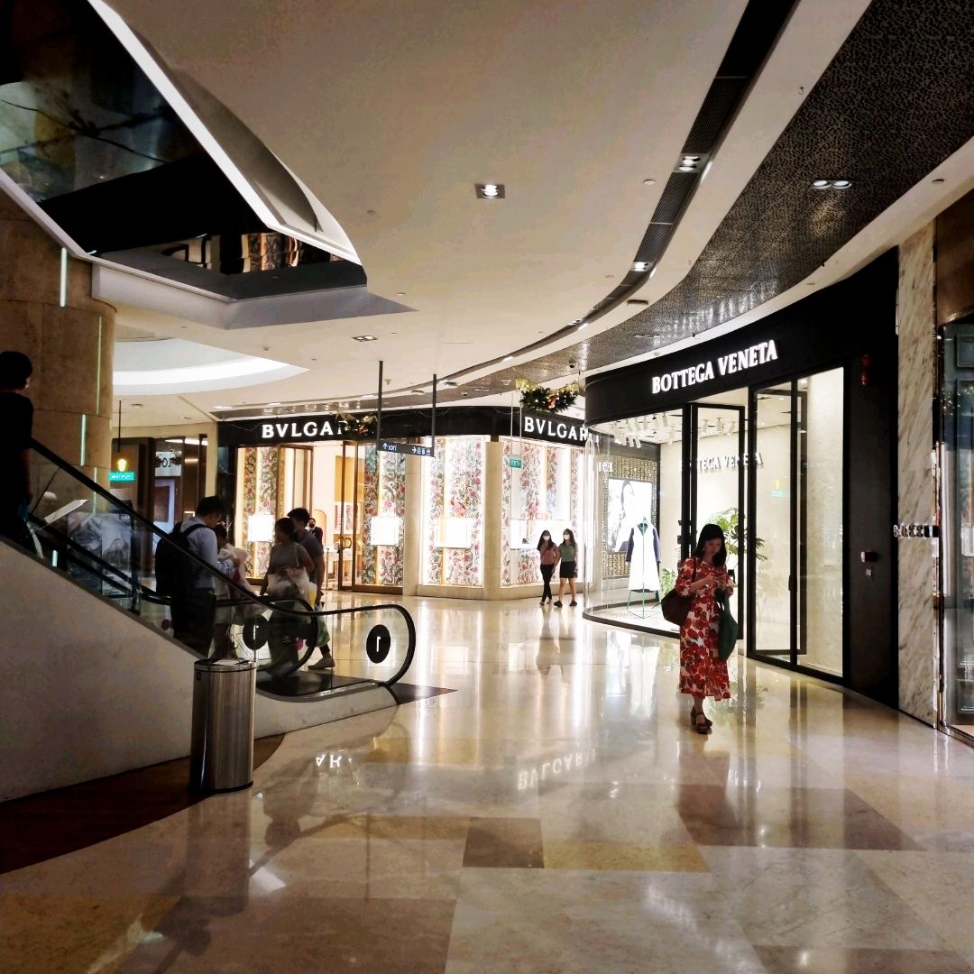 A selection of luxury leather shoes and bags displayed in the ION Orchard  Shopping Centre. Orchard Road, Singapore Stock Photo - Alamy