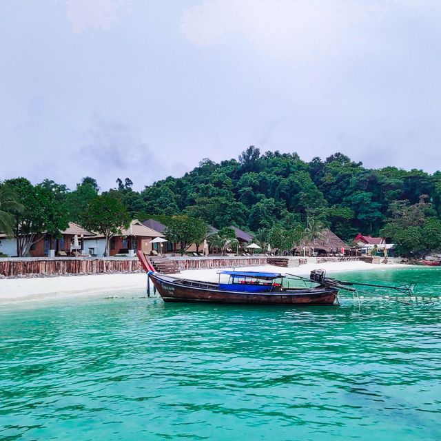 หาดพัทยา หลีเป๊ะ สตูล หาดสวย น้ำใส บรรยากาศดี หาดพัทยา หลีเป๊ะ สตูล หาดสวย น้ำใส บรรยากาศดี