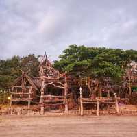 บาร์เรือโจรสลัด ติดทะเลแต่...