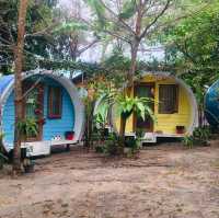 บ้านเพียงพอ โฮสเทล เกาะหลีเป๊ะ