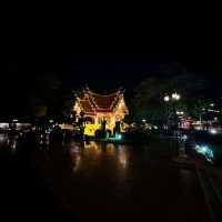 สักการะองค์พระเจ้าตากสินคู่บ้านคู่เมือง