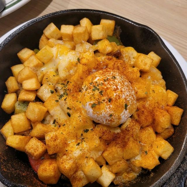 令人流晒口水嘅外脆內軟Waffle及招牌鑊仔薯粒