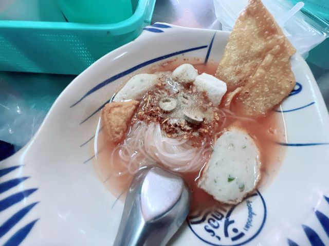 ก๋วยเตี๋ยวปลาด๊อกเตอร์ สาขาบางลำพู