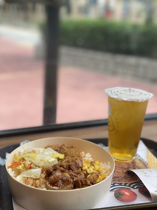 足料台灣便當和牛肉麵 