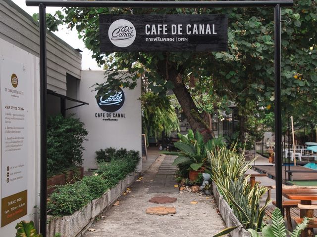 ร้าน  De Canal Coffee and Bistro 