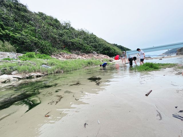 港島著名衝浪地點，欣賞古代石刻