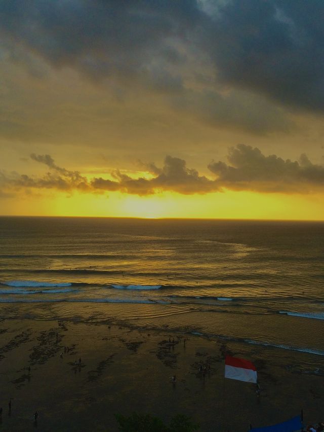 Visit the spectacular Uluwatu Cliff 
