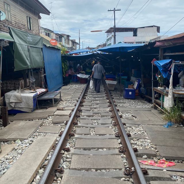 🇹🇭 Maeklong Station market