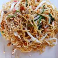 ผัดไทย หอยทอด ร้านเด็ด ย่านตลาดนัดนาวัง