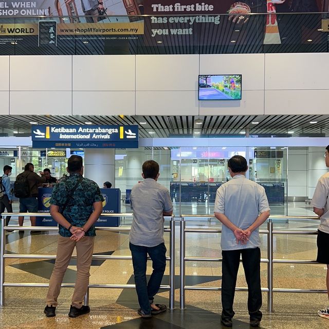 抵達吉隆坡國際機場