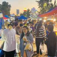 수요일엔 큰 야시장으로 변신 “Kad Farang Village”