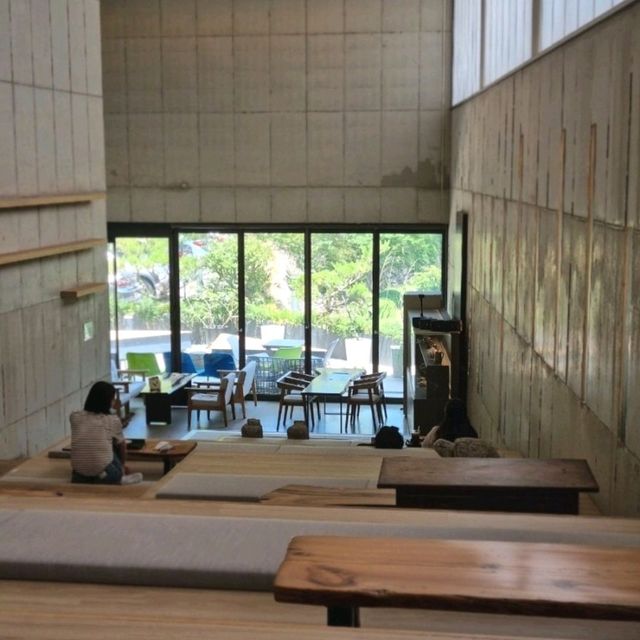 하동의 녹음을 녹차와 함께 즐길 수 있는 카페