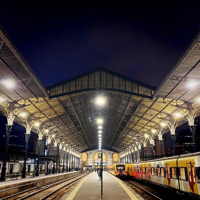 The charming São Bento Train Station 🇵🇹