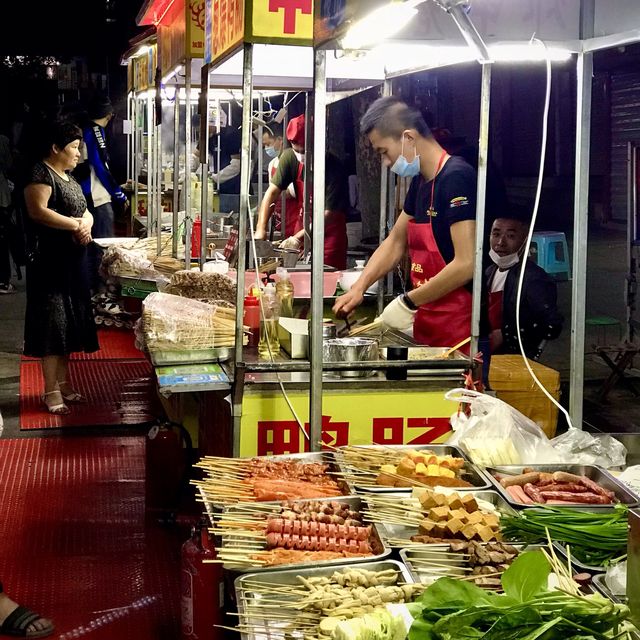 칭다오 젊은이들의 핫플, 이촌 야시장(李村夜市)