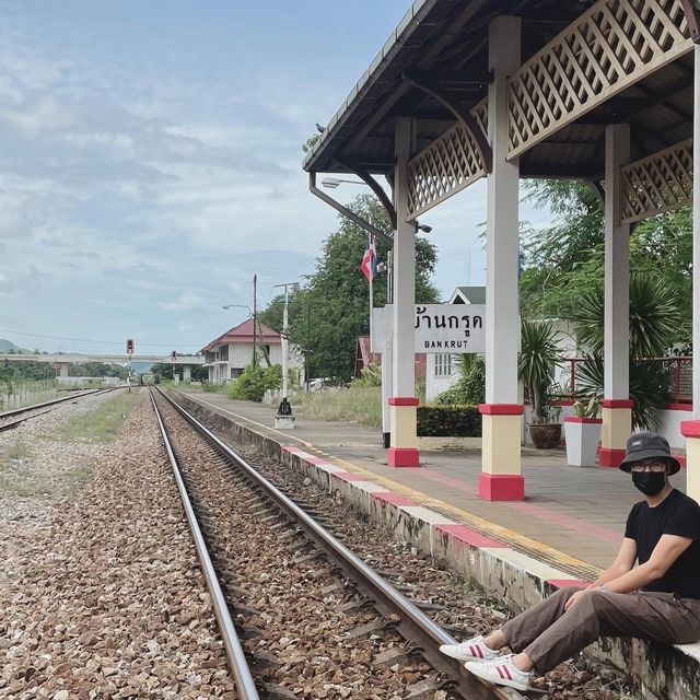 ความประทับใจสถานีรถไฟบ้านกรูด ติดทะเล