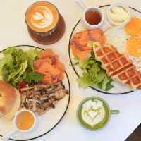 在隱蔽的小巷中享受寧靜的片刻｜Build Your Own Style All Day Breakfast