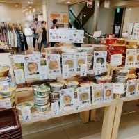関西で一番大きいユザワヤ神戸は長期保存食やカップ麺も豊富