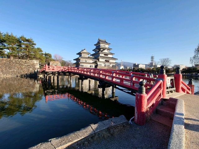 松本市必遊的日本國寶級建築 松本城