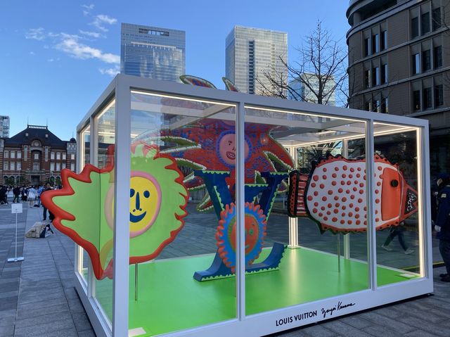 東京・丸の内『行幸通り』に現れたスケートリンク『Marunouchi Street Rink』