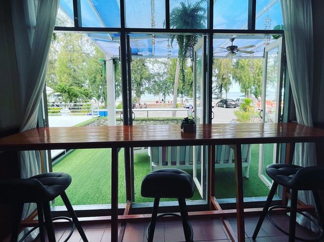 กาแฟแม่บ้านทหาร ริมชายหาดสวนสน