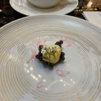 high-tea at the mall 每次行過都比佢哋啲香味吸引咗…. 