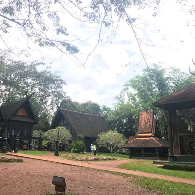 บ้านดำ หรือ พิพิธภัณฑ์บ้านดำ