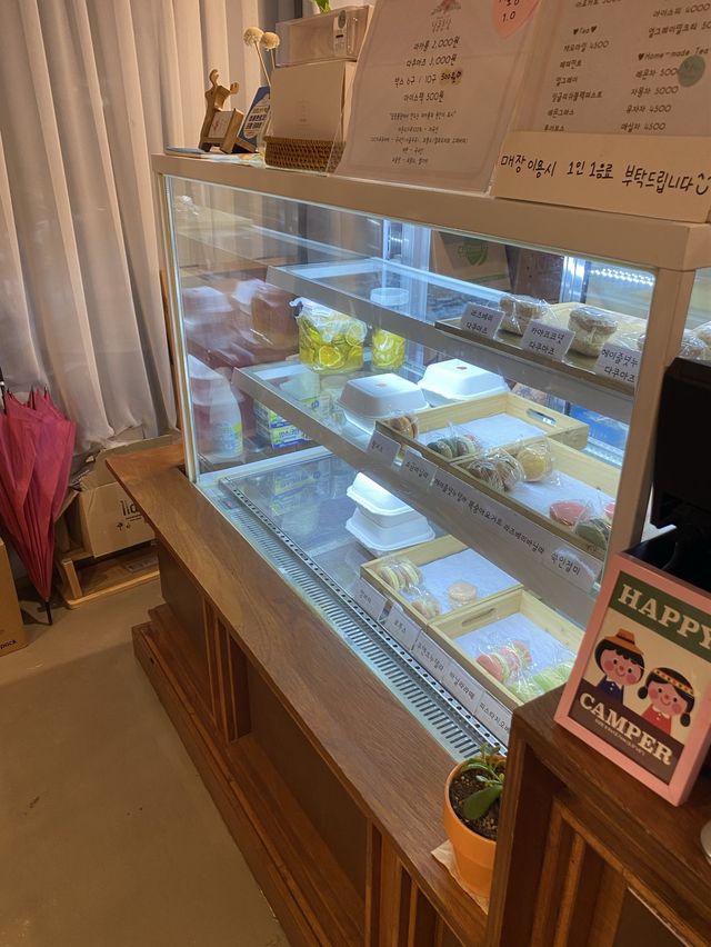 서울여행 달콤퐁당 고대점: 주문제작 도시락케이크를 만나볼 수 있는 곳