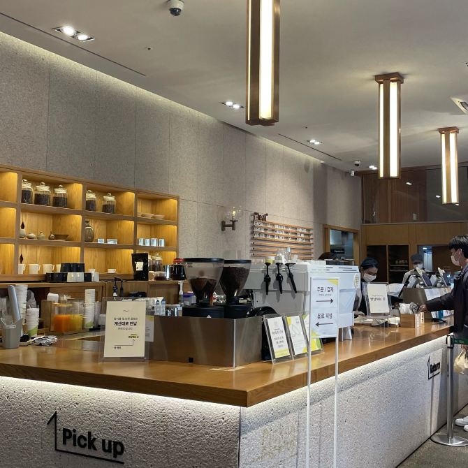 베이커리 맛집으로 유명한 밀도 카페 ☕️ | 트립닷컴 샤먼 트래블로그