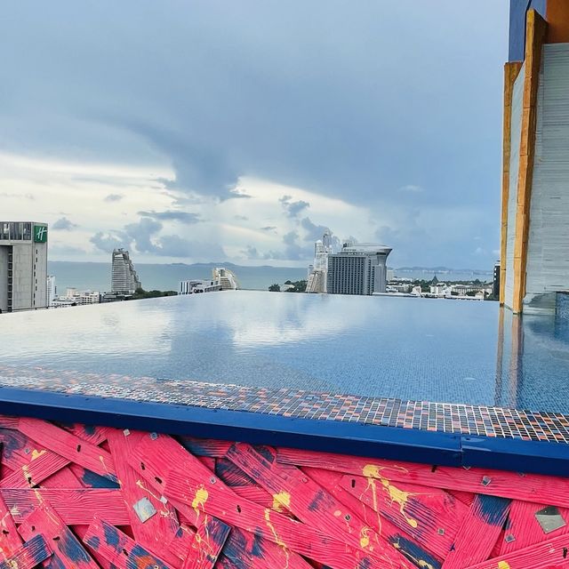 Very nice hotel with rooftop infinity pool