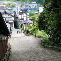 これが山形県の閑さや岩にしみ入る！立石寺