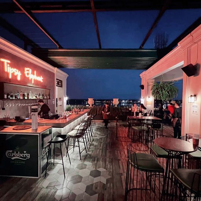 Tipsy Elephant Vientiane Rooftop Lounge 