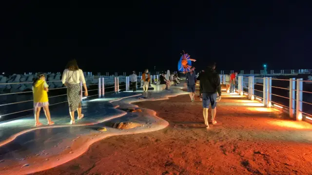 Amazing sculptures and view of Sokcho beach