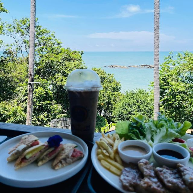 Moon Coffee & Roti at Sichon  🌊🌴