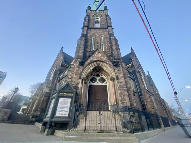 Diferrent Churches in one area Toronto 🇨🇦