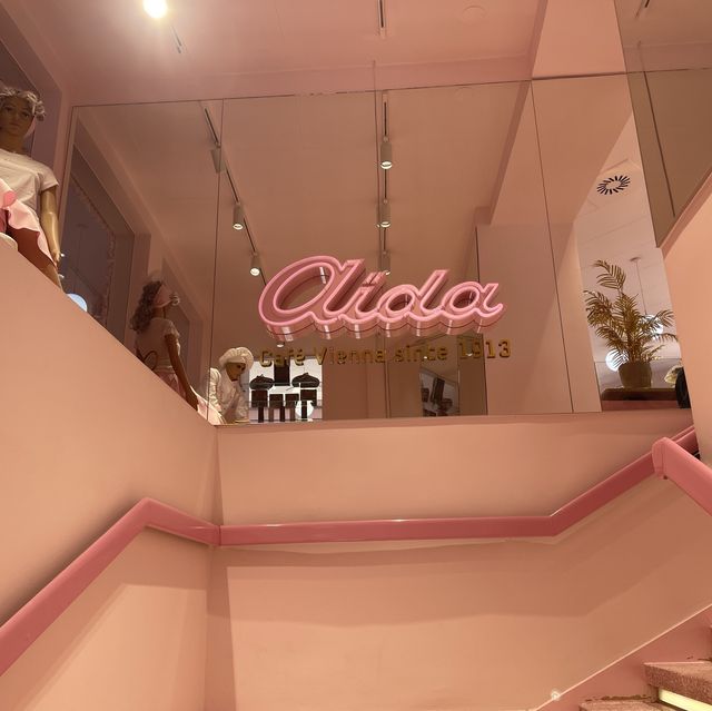 달지않은 비엔나커피와 단짝 케익 “aida”🌸