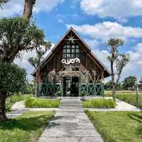Beautiful Cafe & Resto in the Rice Fields