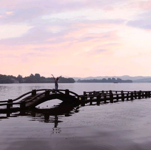 Romantic Hangzhou west~like on a rainy day