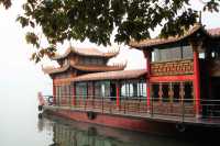 Winter walk on West Lake