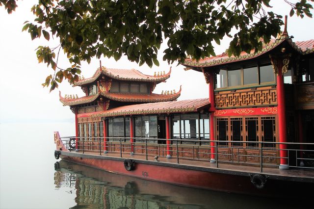 Winter walk on West Lake