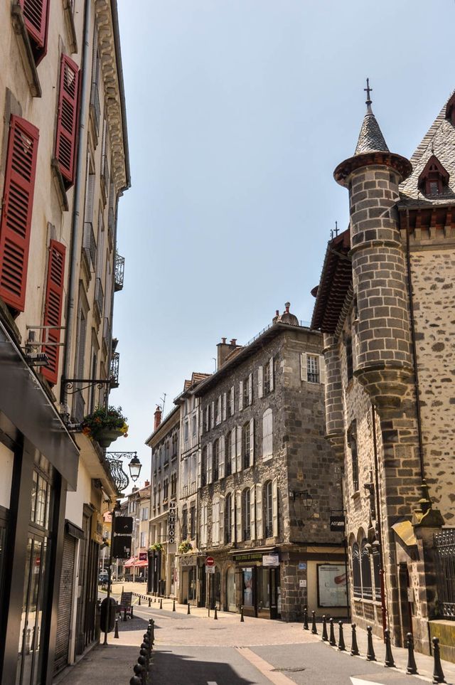 Mountain town Oloron-Sainte-Marie - the heart of the 15th province of France.