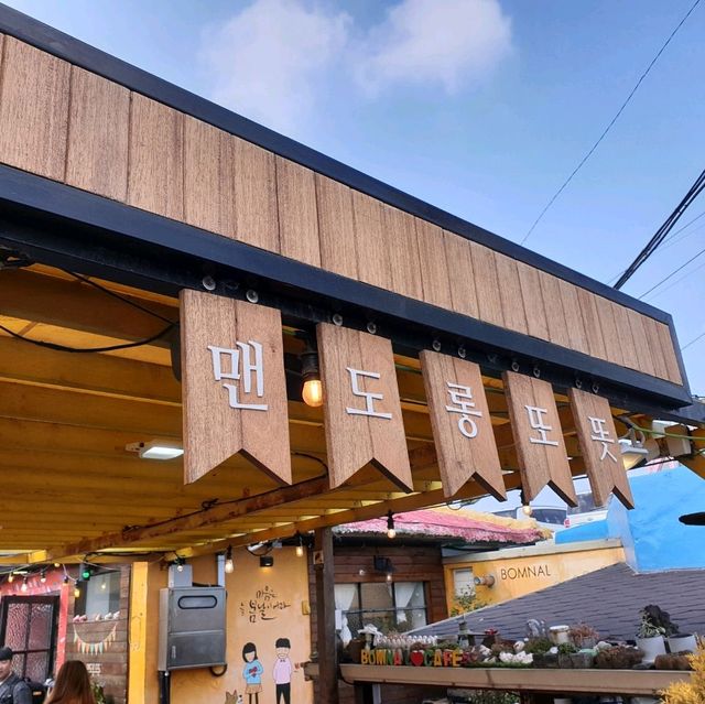 바닷가를 보며 커피 한잔[봄날]