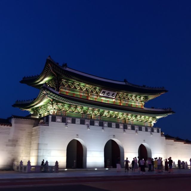 밤에는 또다른 매력의 경복궁 야간투어