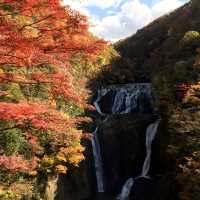 紅葉の袋田の滝