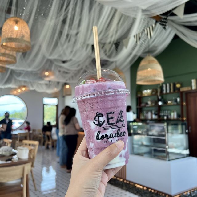 Sea Horadee : คาเฟ่ริมทะเลสุดชิค