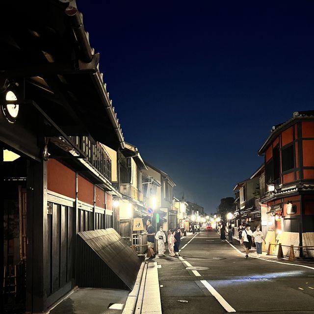 【京都】ライトアップが美しい夜の祇園
